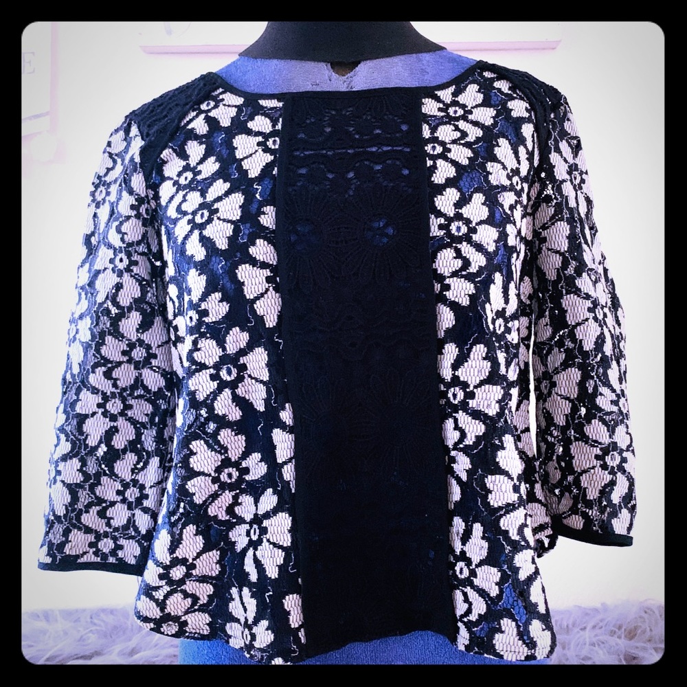 Lush lace black white gorgeous top size S